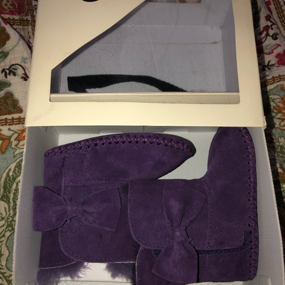 BRAND NEW 2/3 TODDLER UGGS - Picture 2 of 3